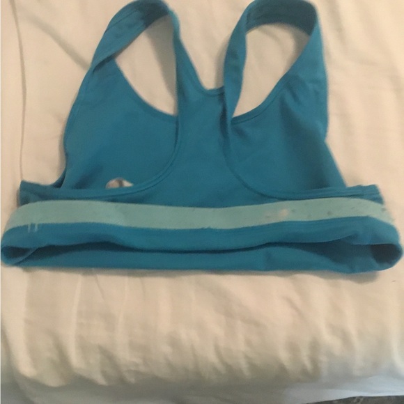 Women’s Nike sports bra large - Picture 3 of 4